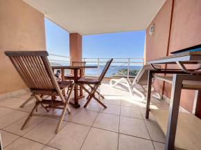 Appartement en bord de mer avec plage et piscine